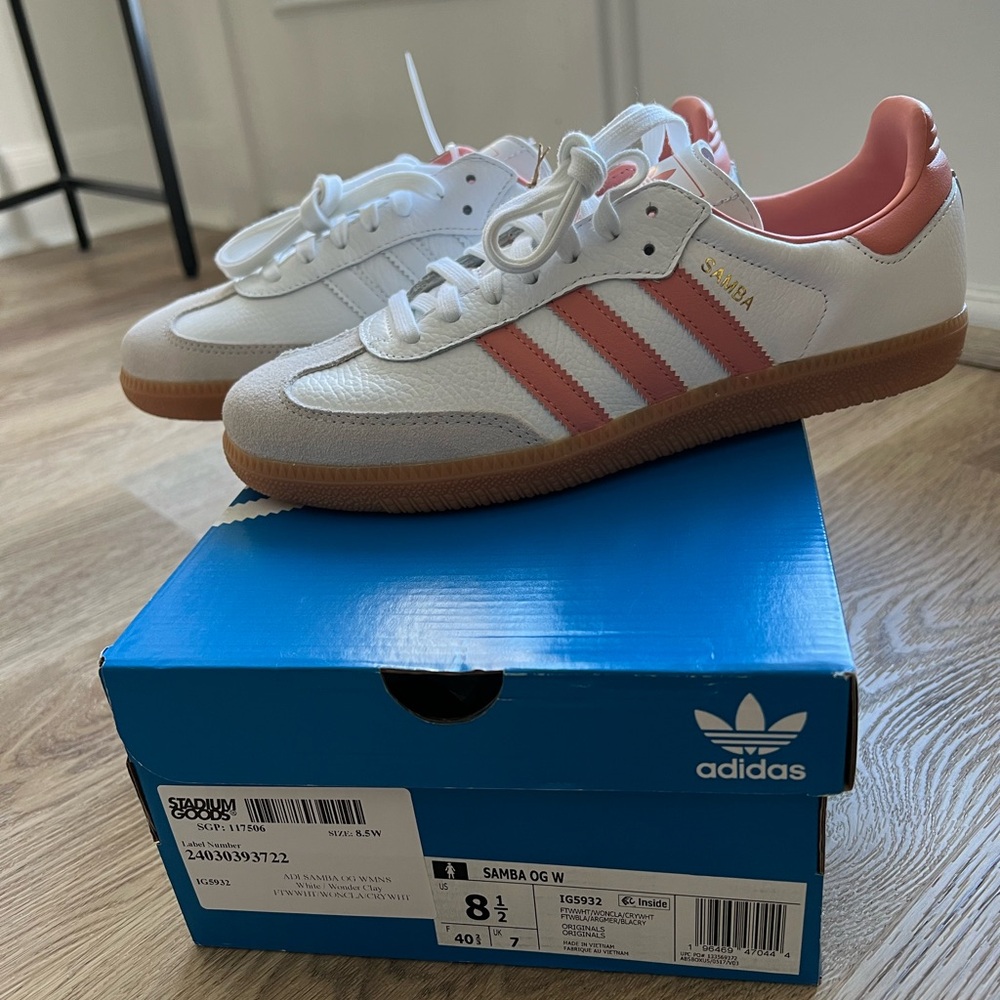 The Women's adidas Samba OG "White/Wonder Clay". NWT women's size 8.5 (us)